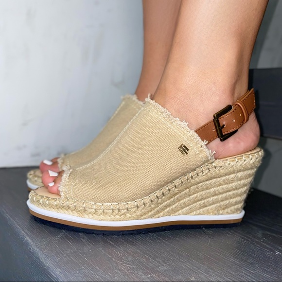 Tommy Hilfiger Wedge beige canvas cream
sandals. Size 7 brand new - Picture 6 of 7